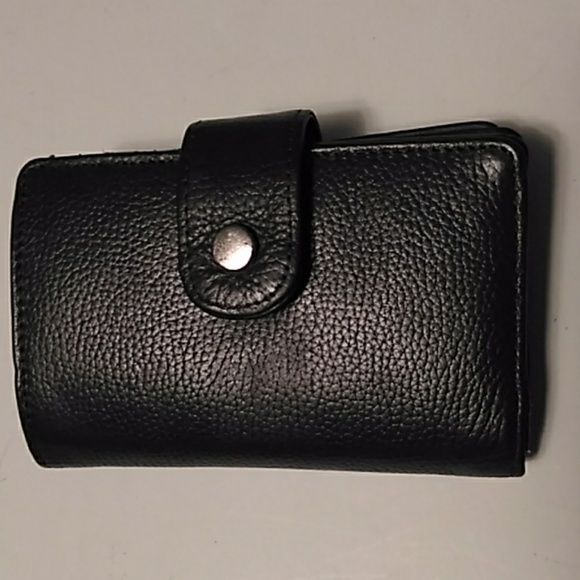 Ladies Apt. 9 Safekeeper wallet - Picture 2 of 3